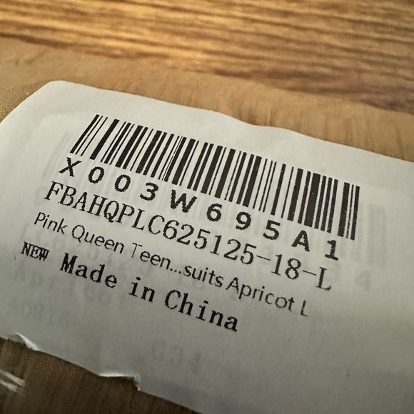 NWT 3 Piece Outfit With Long Sleeve Button Down Shirt, Halter Top and Shorts L - Picture 7 of 7